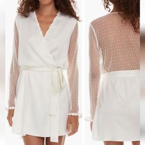 Flora Nikrooz• Showstopper bridal, lingerie white floral wrap. Sz S